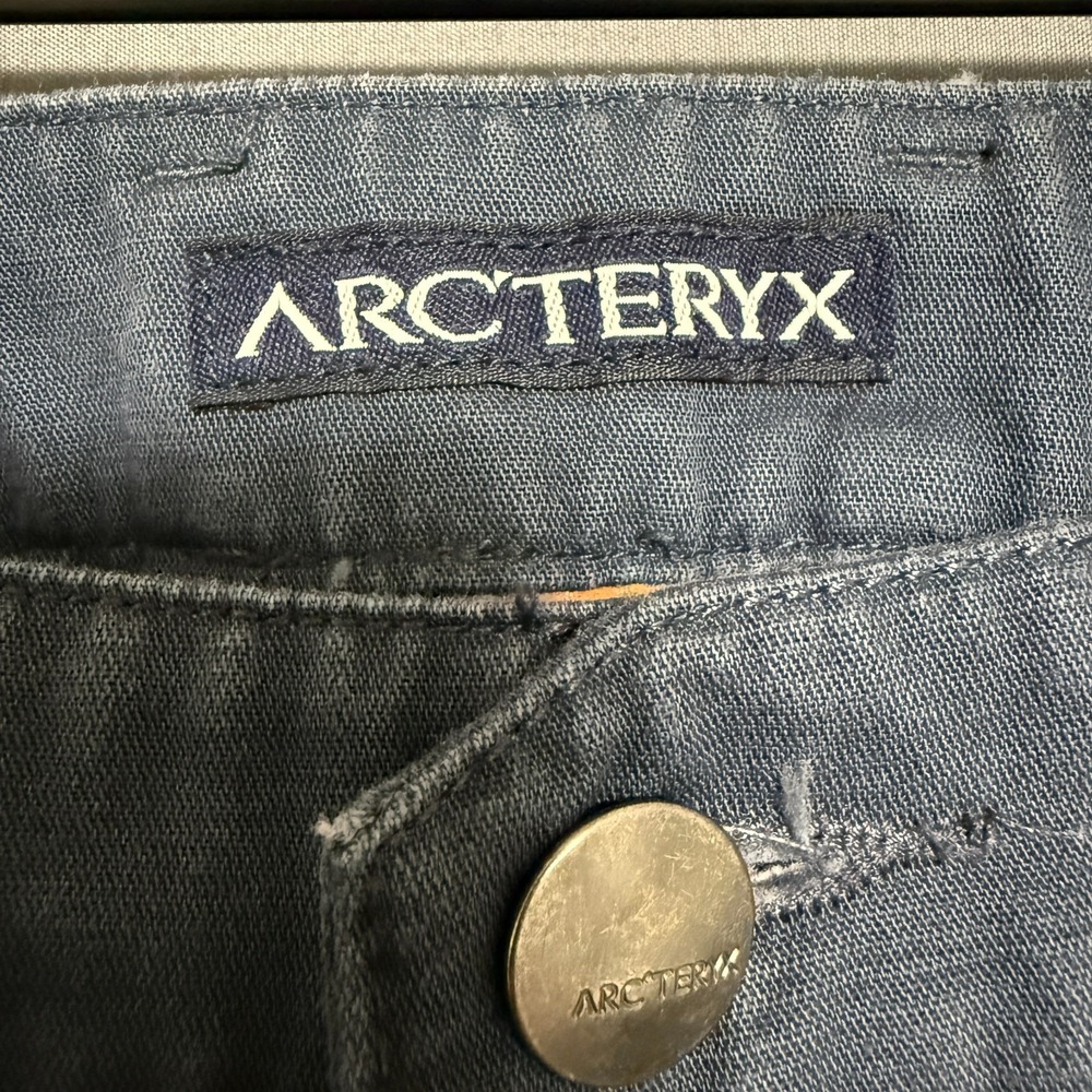 Arc'teryx Cropped Pants Women Size 10 Blue Gorpcore Outdoor Hiking Travel Cotton - Picture 2 of 14